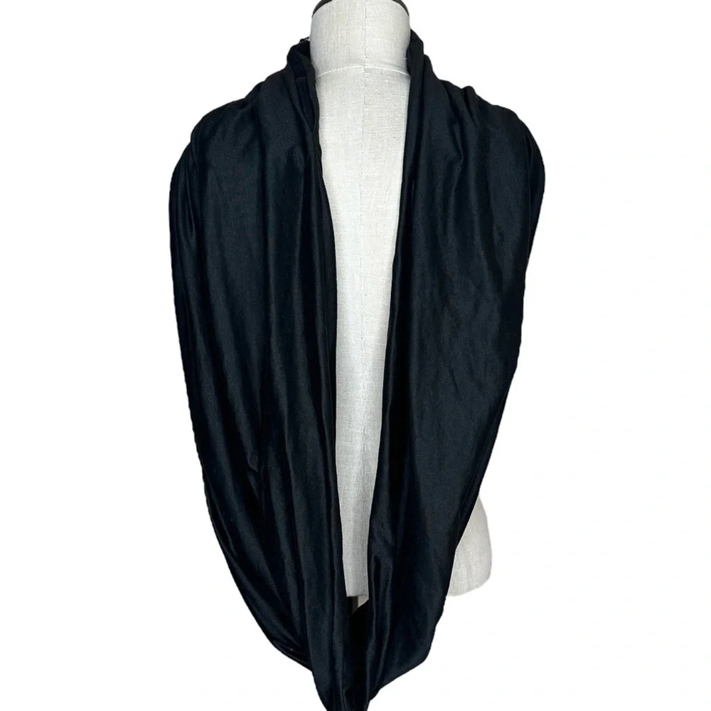 Beyond Yoga Wide Infinity Scarf with Zippered Pocket Gray